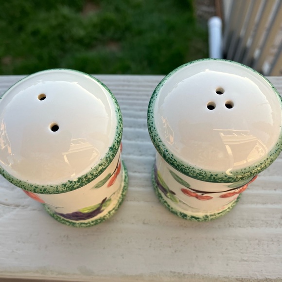 VIN JKL Ceramic Salt and Pepper Shakers with Fruits Decoration - Picture 7 of 7